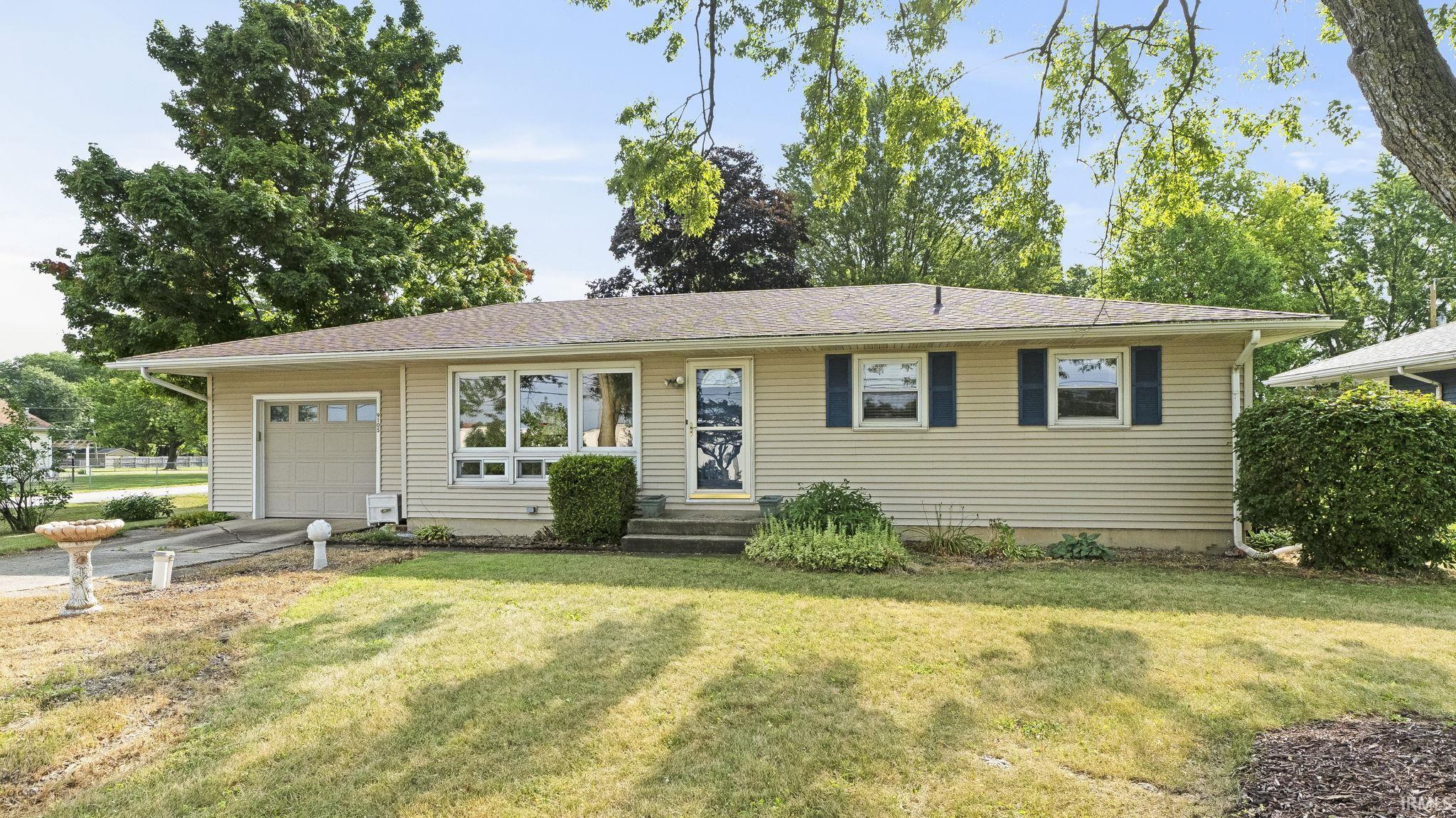 9105 Bluffton Road Fort Wayne, IN 46819 - Photo 2 of 31