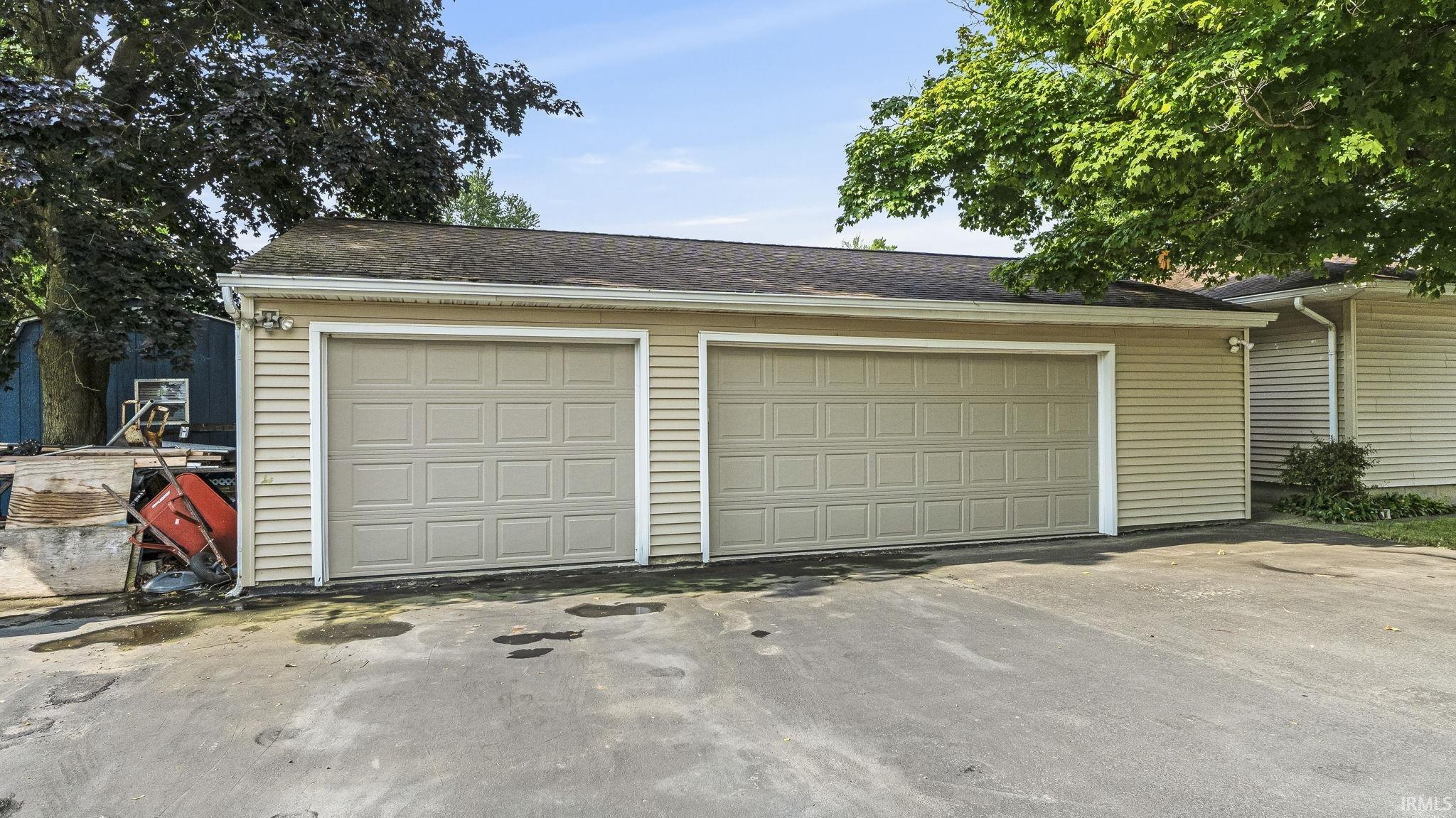 9105 Bluffton Road Fort Wayne, IN 46819 - Photo 3 of 31