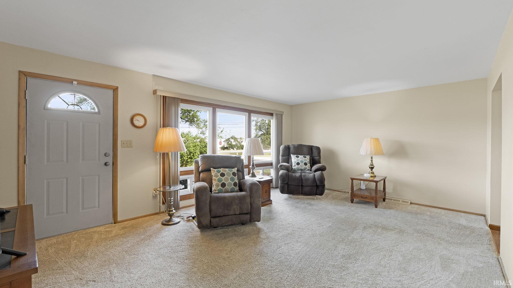 9105 Bluffton Road Fort Wayne, IN 46819 - Photo 4 of 31