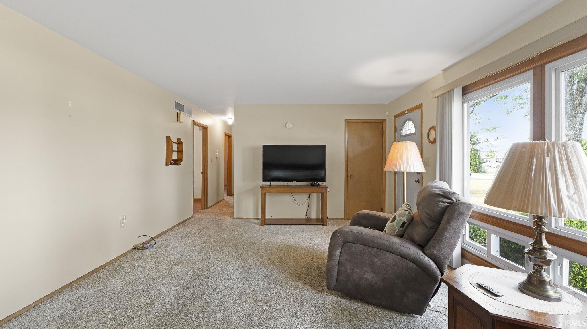 9105 Bluffton Road Fort Wayne, IN 46819 - Photo 6 of 31