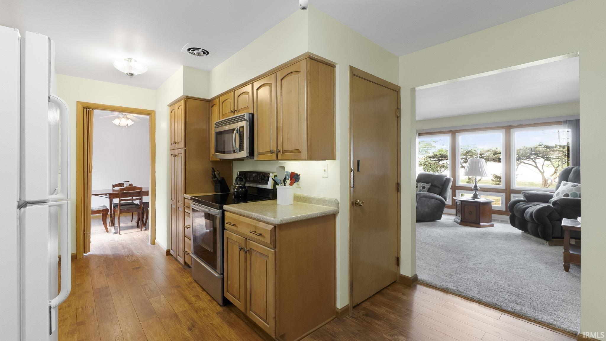 9105 Bluffton Road Fort Wayne, IN 46819 - Photo 7 of 31