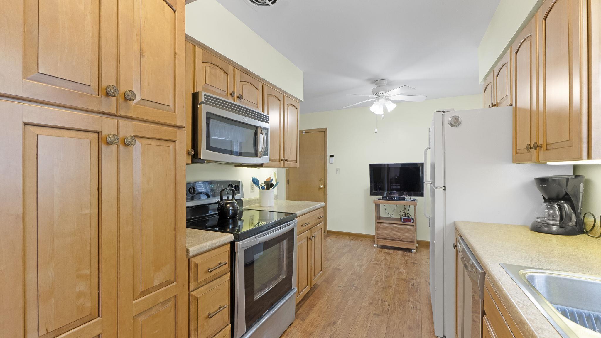 9105 Bluffton Road Fort Wayne, IN 46819 - Photo 10 of 31
