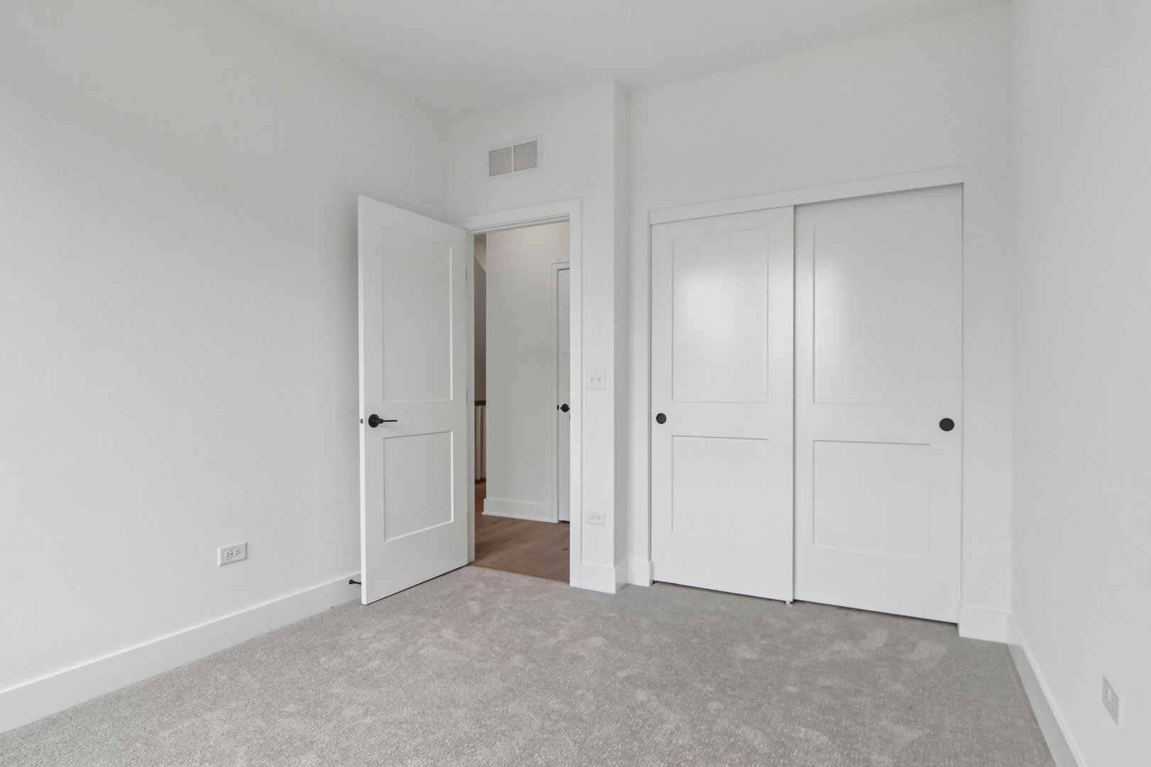 2122 Iron Ridge Lane Naperville, IL 60563 - Photo 24 of 46 Gallery Image 24