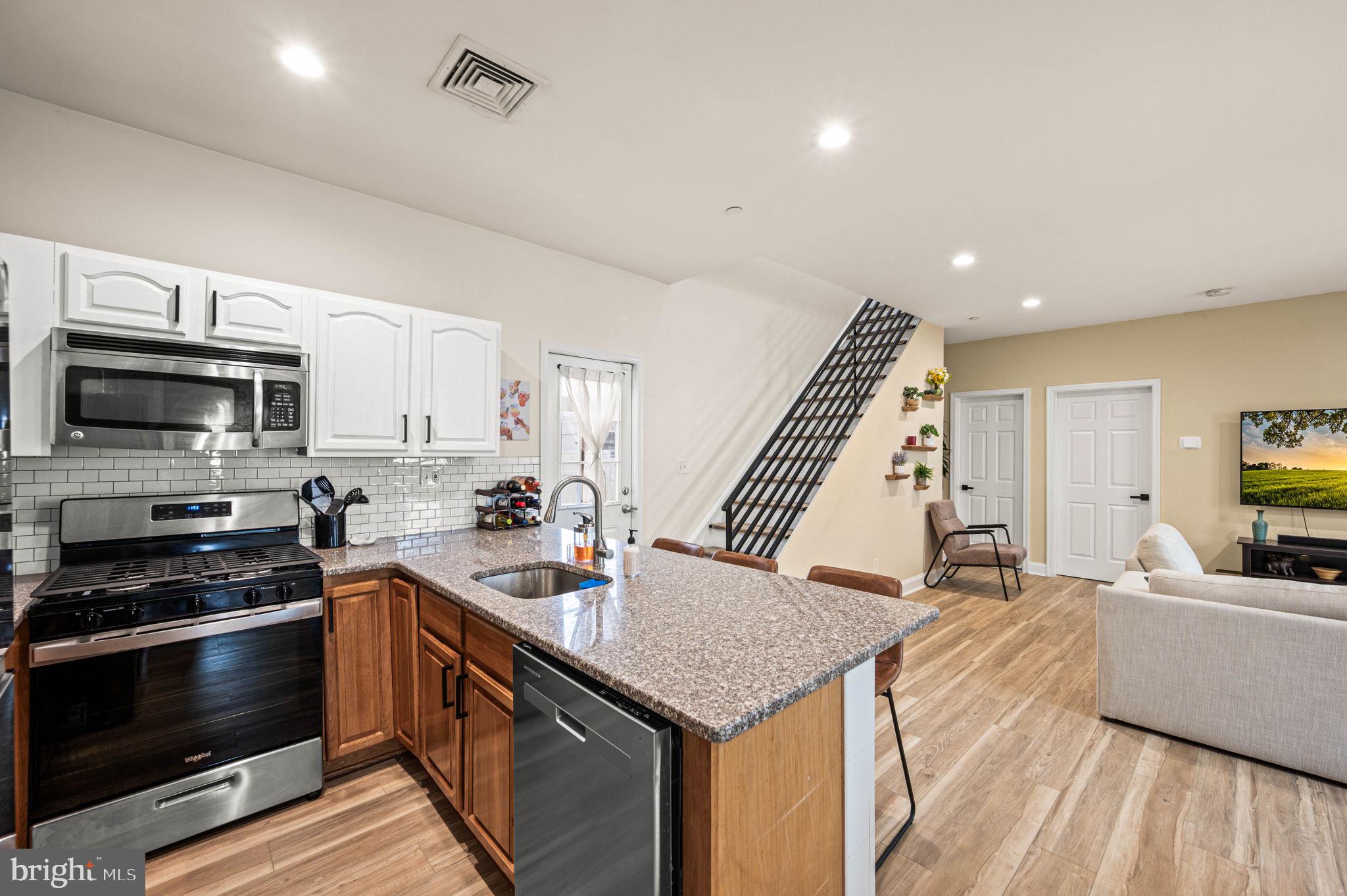 213 Roxborough Avenue Philadelphia, PA 19128 - Photo 5 of 23