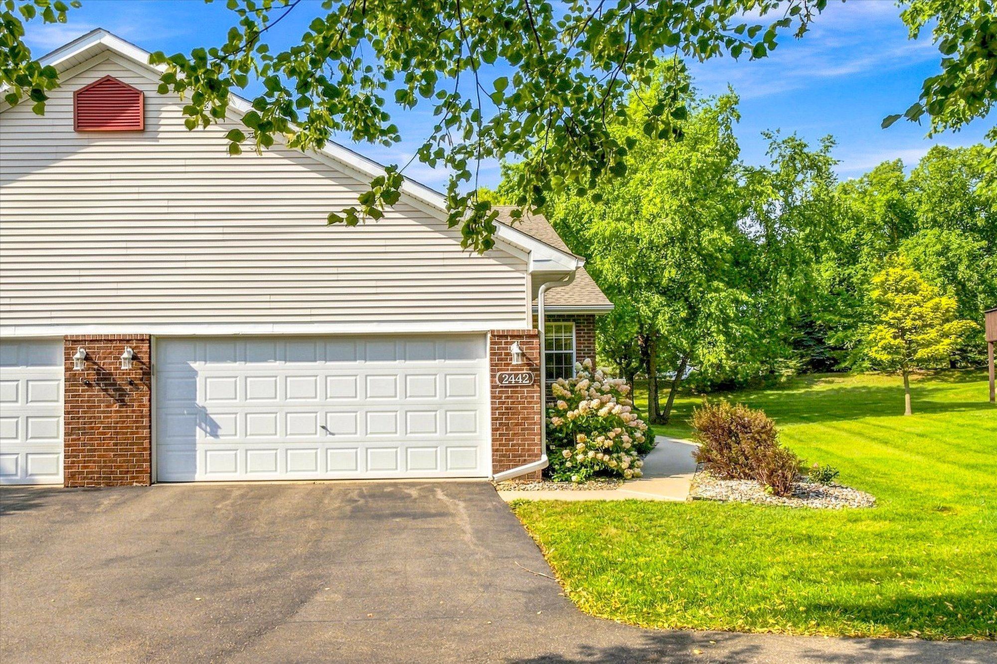 2442 Autumn Ridge Court Chanhassen, MN 55317 - Photo 2 of 43 Gallery Image 2