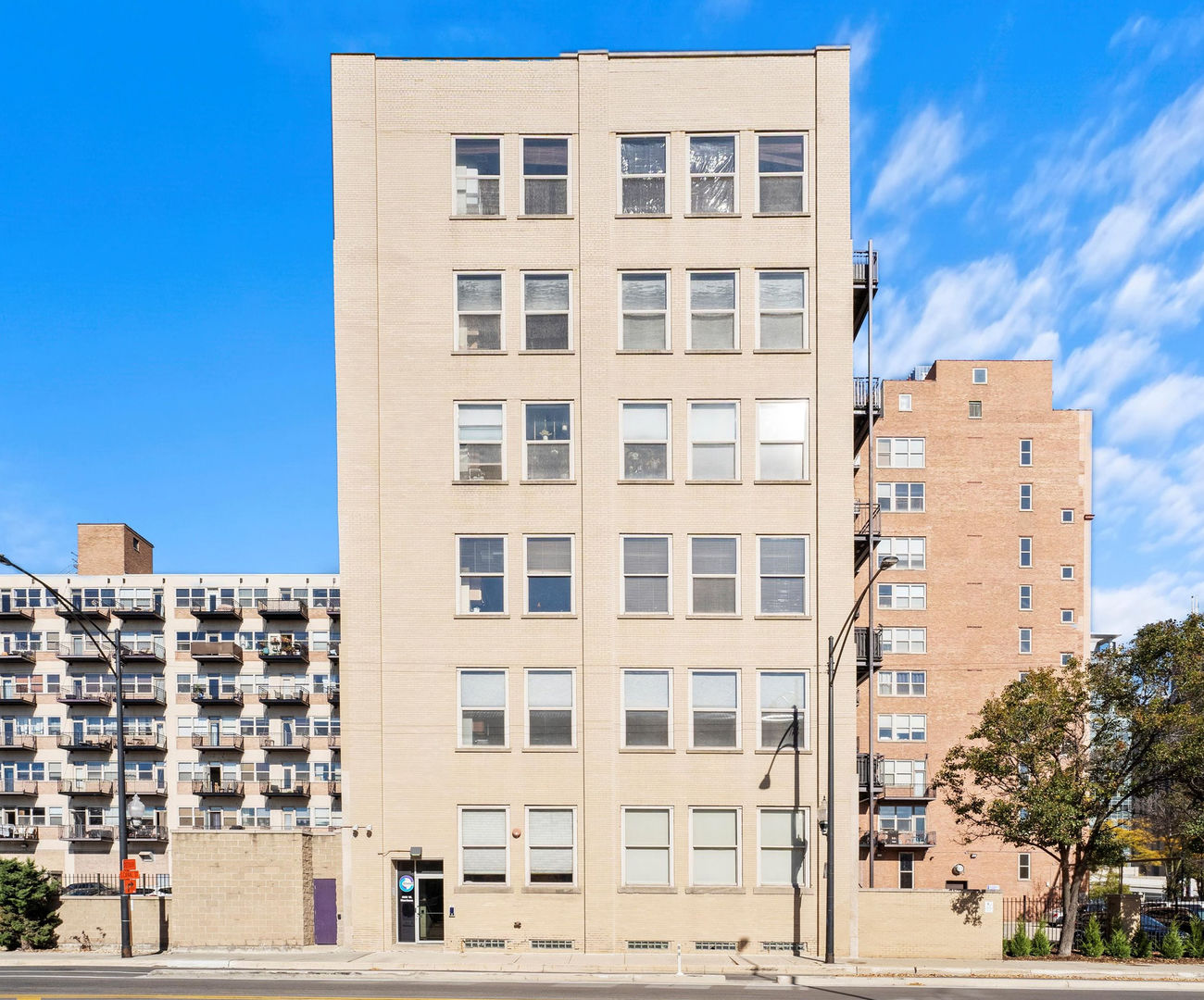 550 West Harrison Street, Unit 553 Chicago, IL 60607 - Photo 1 of 28 Gallery Image 1