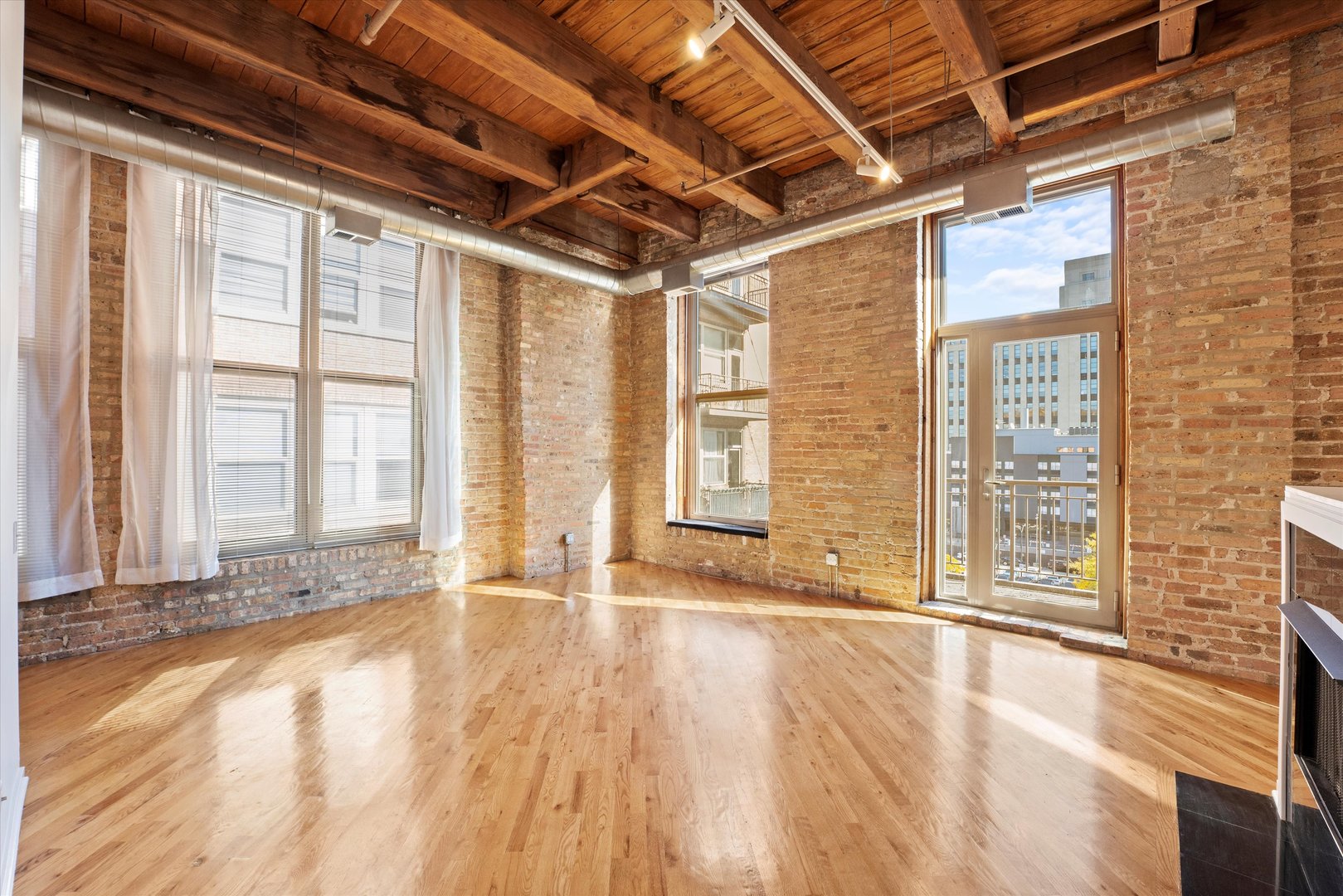 550 West Harrison Street, Unit 553 Chicago, IL 60607 - Photo 4 of 28 Gallery Image 4