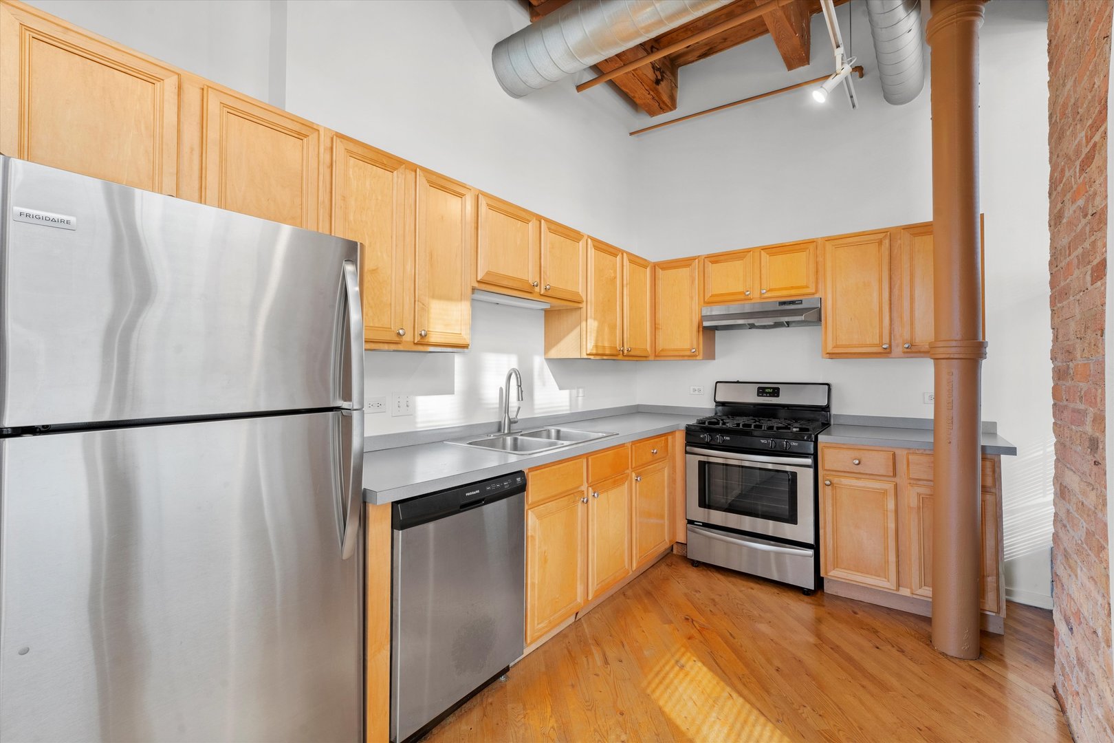 550 West Harrison Street, Unit 553 Chicago, IL 60607 - Photo 8 of 28 Gallery Image 8