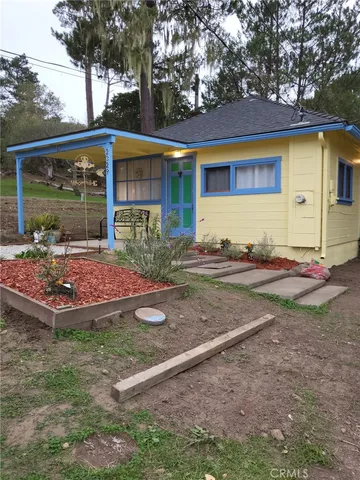 a view of a house with backyard and sitting area