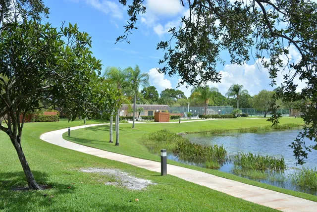 $220,000 | 5818 Southeast Windsong Lane, Unit 212, Stuart, FL 34997