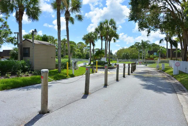 $220,000 | 5818 Southeast Windsong Lane, Unit 212, Stuart, FL 34997
