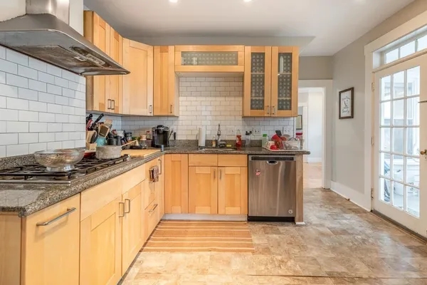$4,450 | 109 Chestnut Street, Unit 109, Waltham, MA 02453
