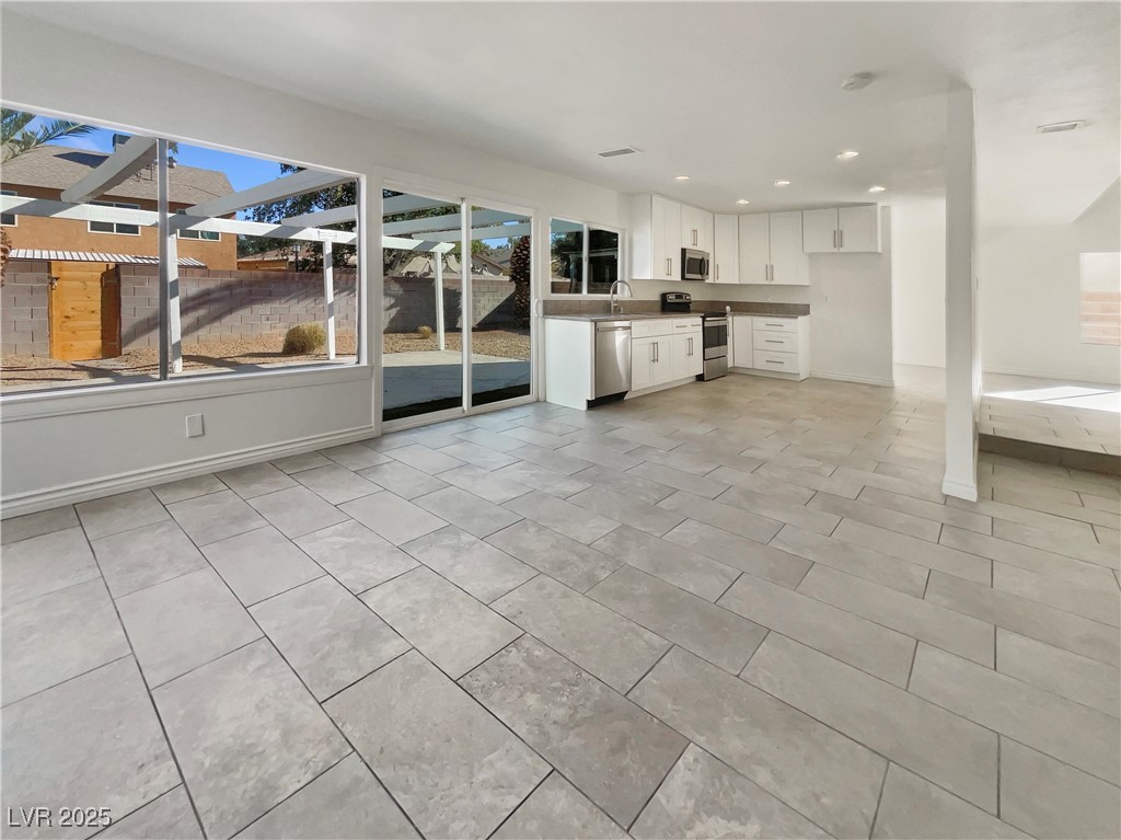 4870 Summerhill Road Las Vegas, NV 89121 - Photo 12 of 26