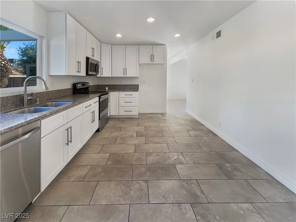 4870 Summerhill Road Las Vegas, NV 89121 - Photo 13 of 26