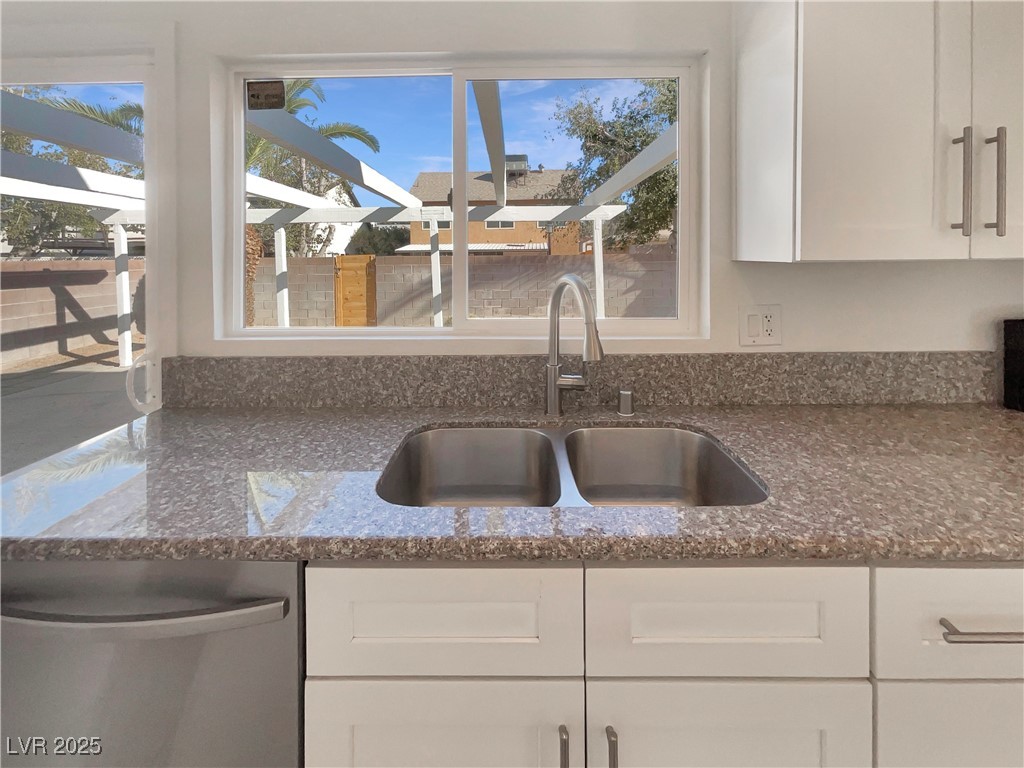 4870 Summerhill Road Las Vegas, NV 89121 - Photo 14 of 26