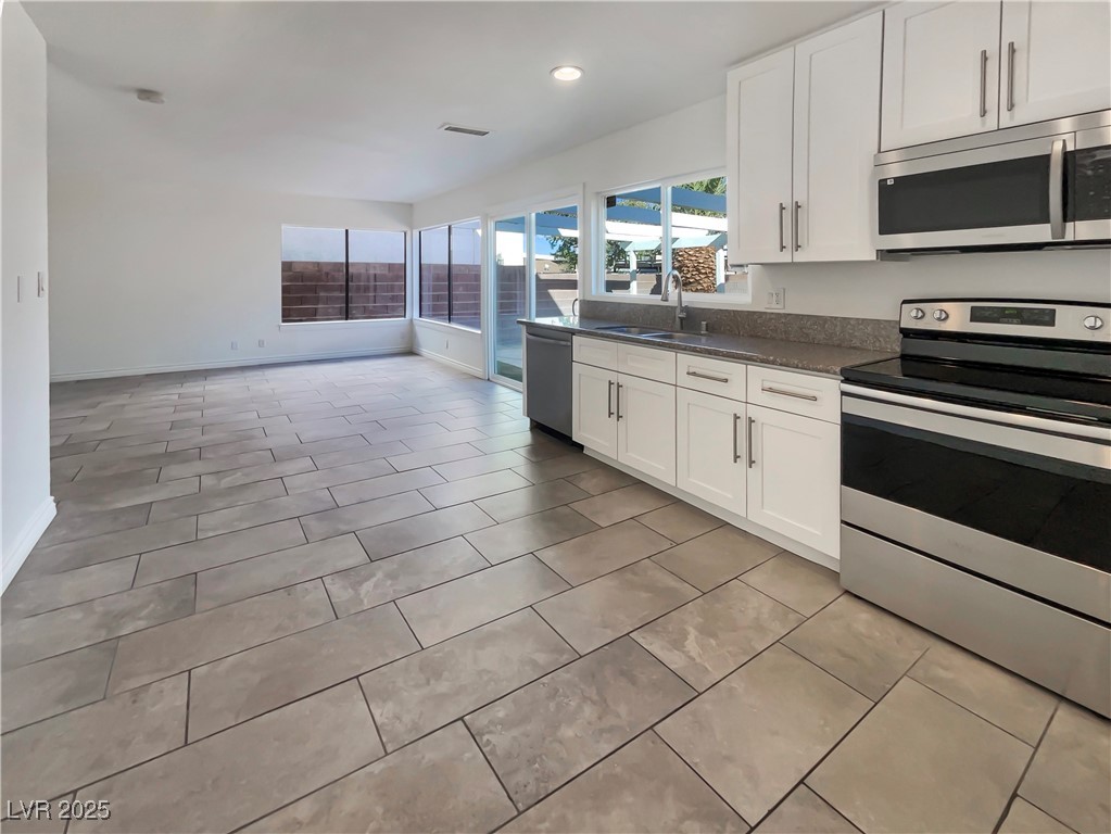 4870 Summerhill Road Las Vegas, NV 89121 - Photo 15 of 26