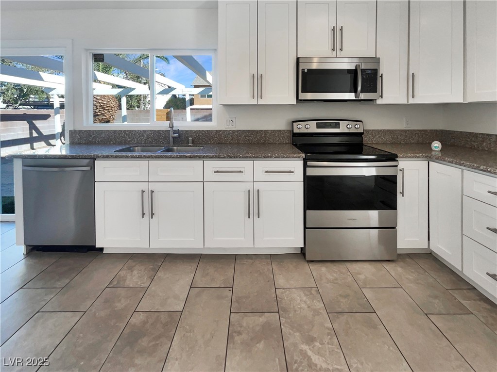 4870 Summerhill Road Las Vegas, NV 89121 - Photo 2 of 26