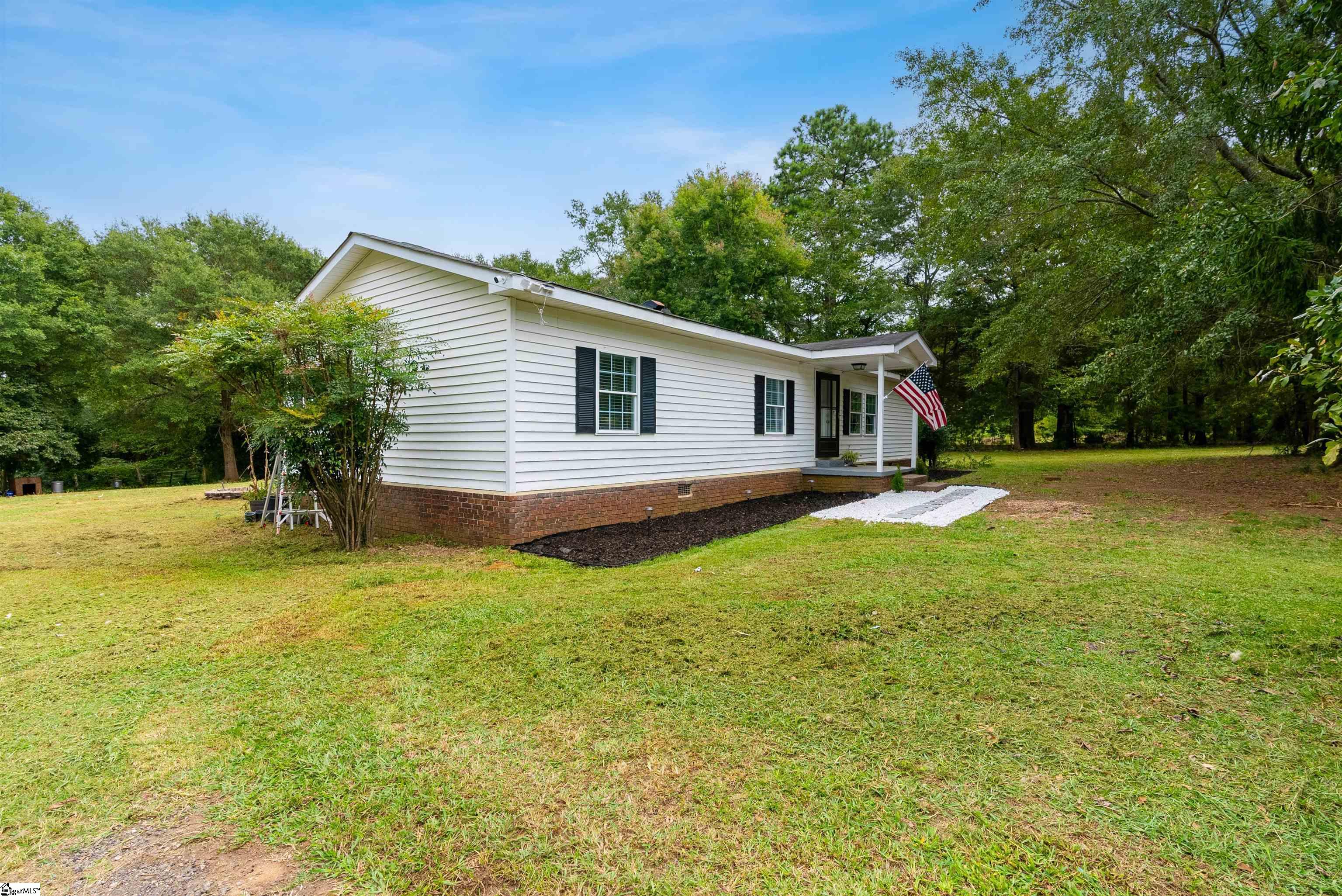 8451 Cross Anchor Road Enoree, SC 29335 - Photo 2 of 36