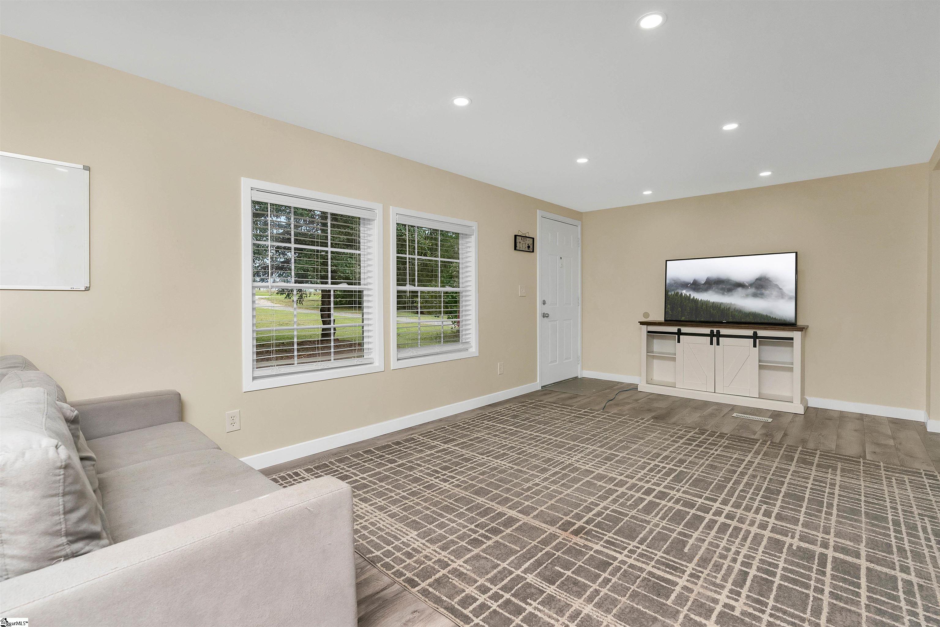 8451 Cross Anchor Road Enoree, SC 29335 - Photo 3 of 36