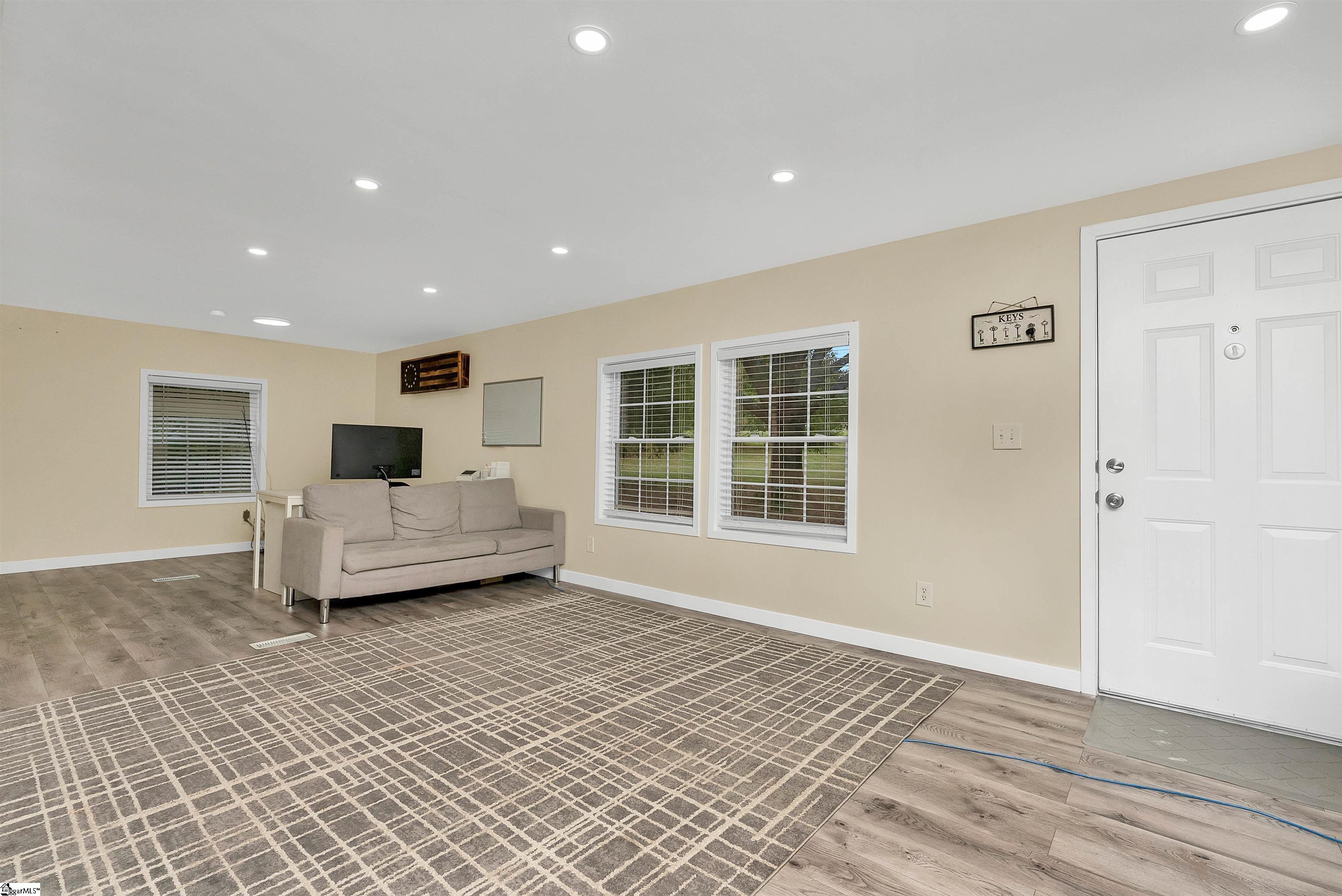 8451 Cross Anchor Road Enoree, SC 29335 - Photo 4 of 36