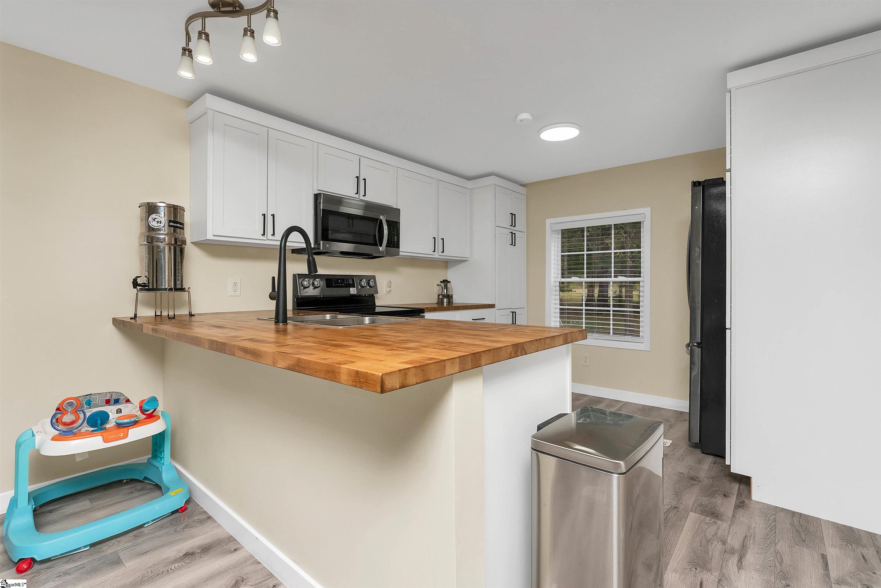 8451 Cross Anchor Road Enoree, SC 29335 - Photo 7 of 36