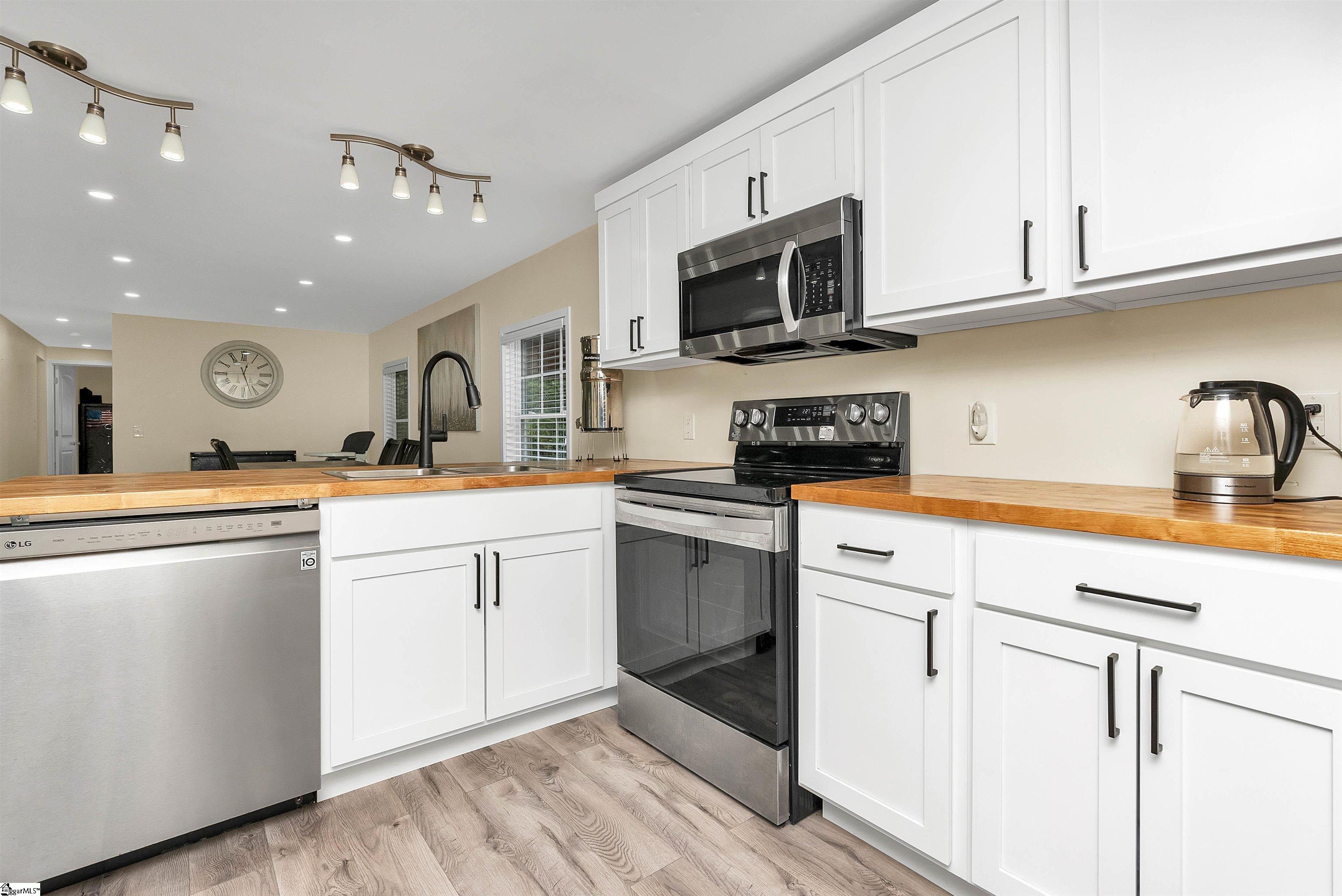 8451 Cross Anchor Road Enoree, SC 29335 - Photo 8 of 36