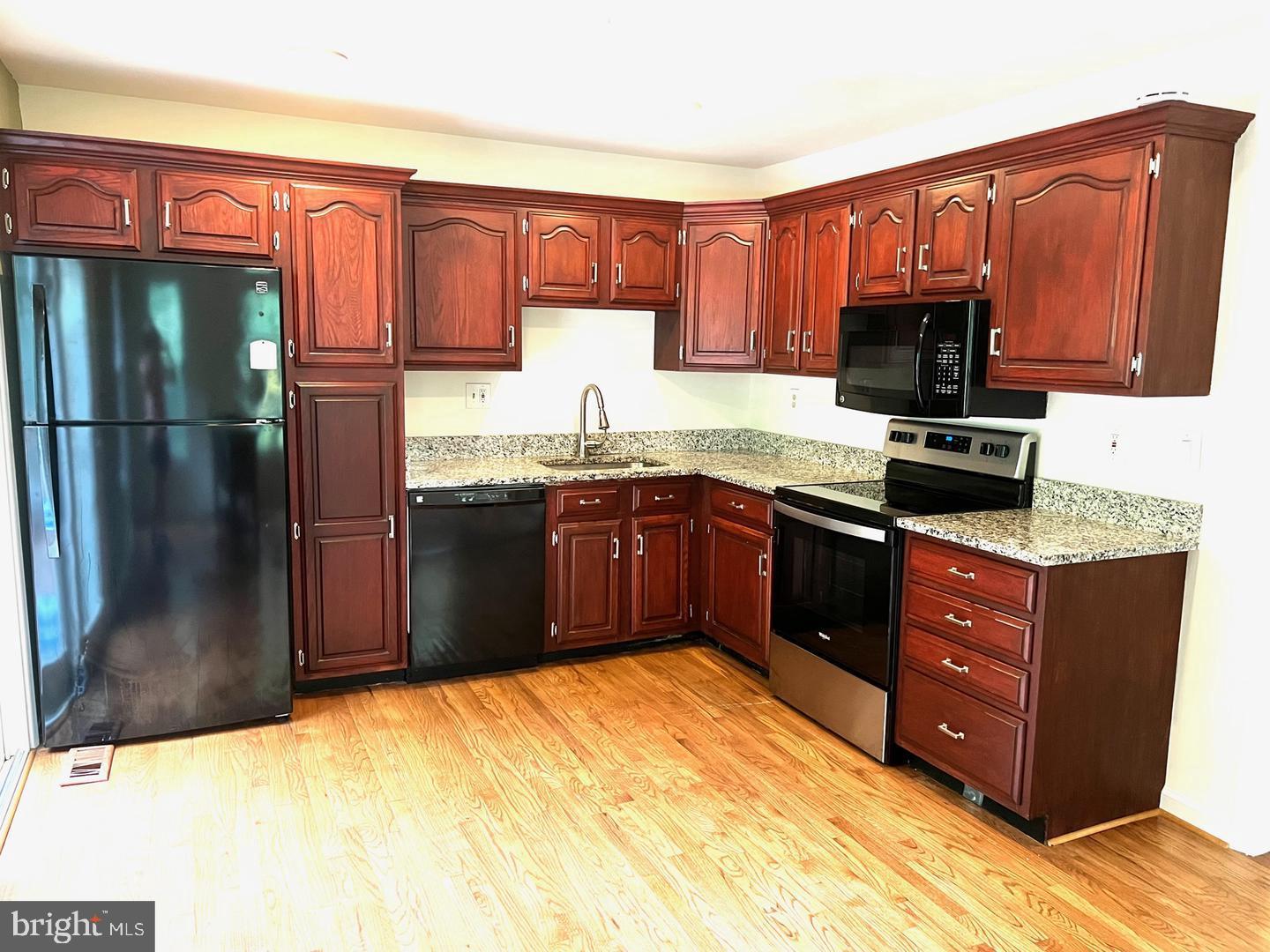 11951 Heathcote Court Reston, VA 20191 - Photo 5 of 15