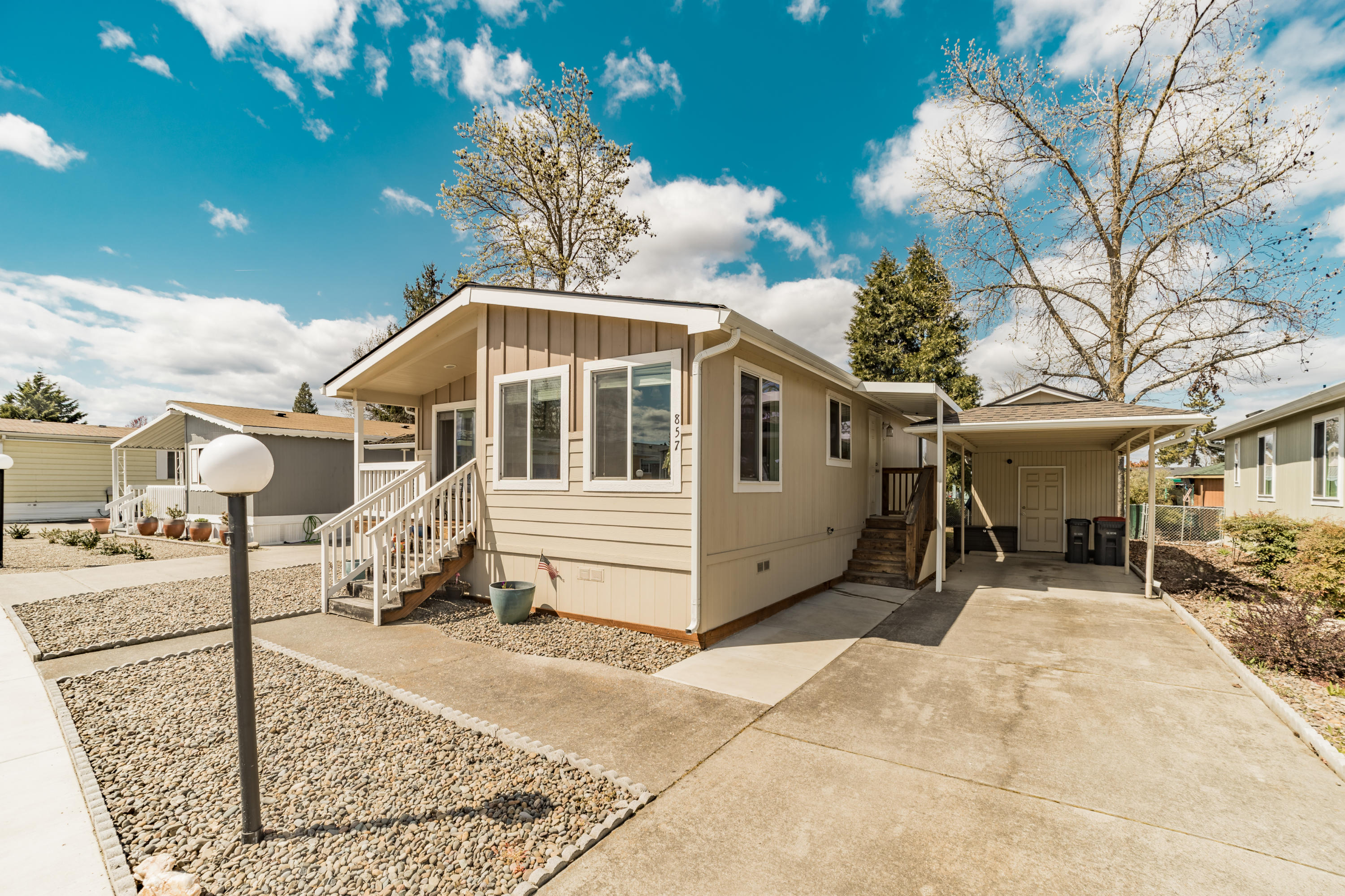 857 Carol Rae Medford, OR 97501 - Photo 20 of 27 079A3873-HDR