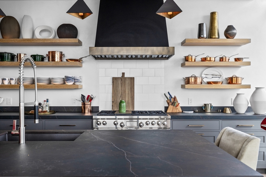 1 Franklin Street, Unit PH3E Boston, MA 02110 - Photo 11 of 42 a living room with furniture and decor