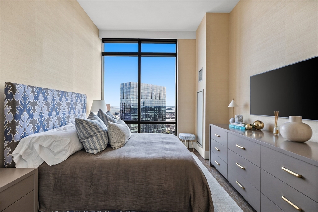 1 Franklin Street, Unit PH3E Boston, MA 02110 - Photo 36 of 42 a bedroom with a bed and flat screen tv