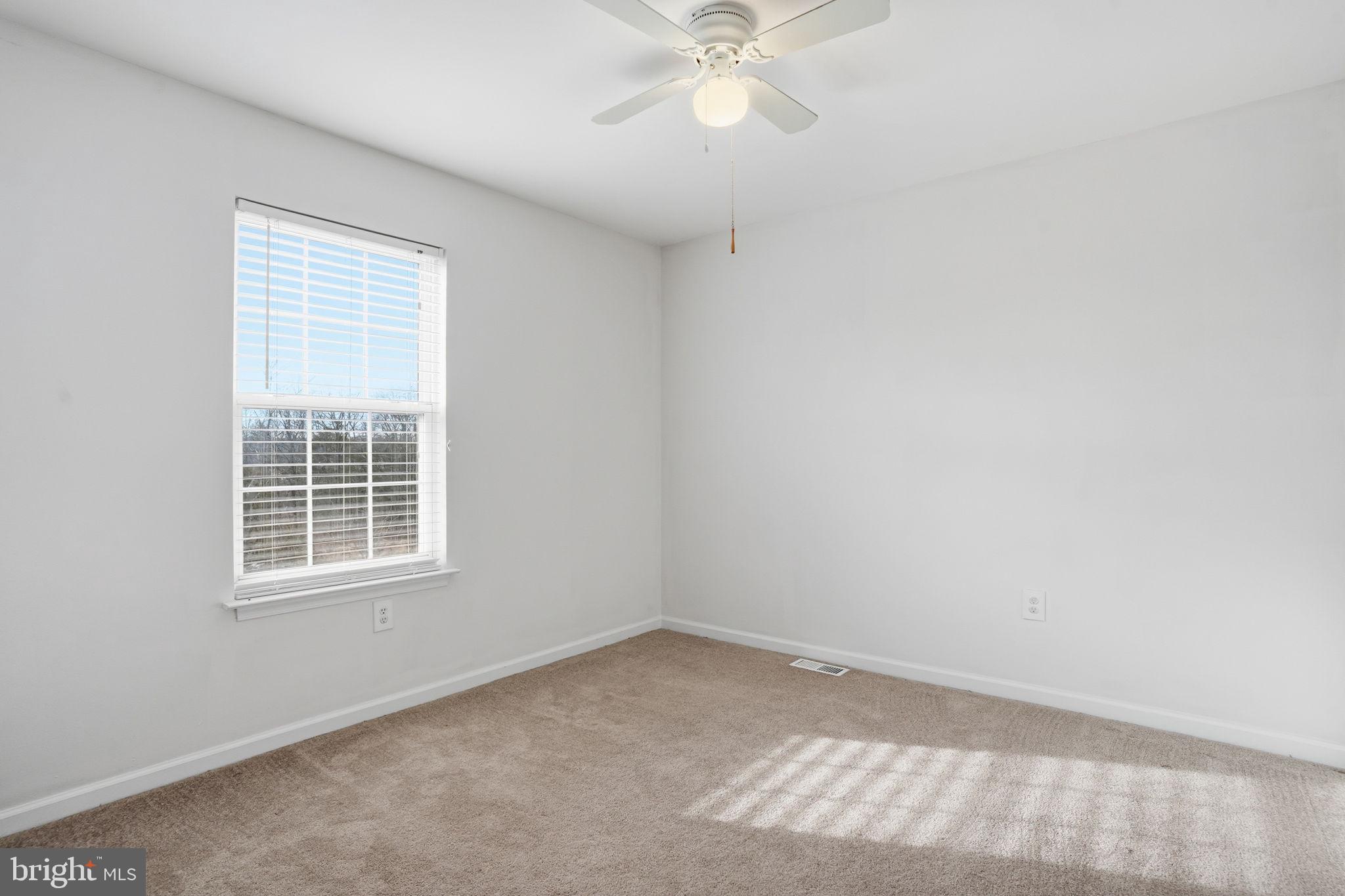 737 Seminary Street Pennsburg, PA 18073 - Photo 19 of 30 an empty room with a window