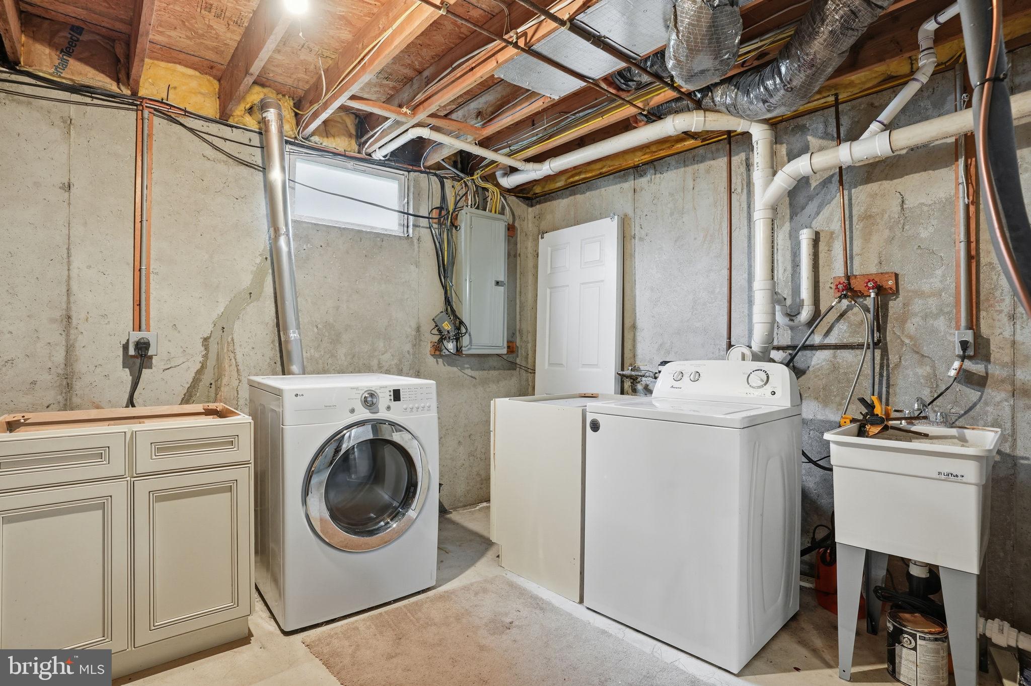 737 Seminary Street Pennsburg, PA 18073 - Photo 23 of 30 a utility room with dryer and washer