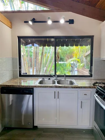 $2,700 | 11318 Southwest 114th Cir Terrace, Miami, FL 33176