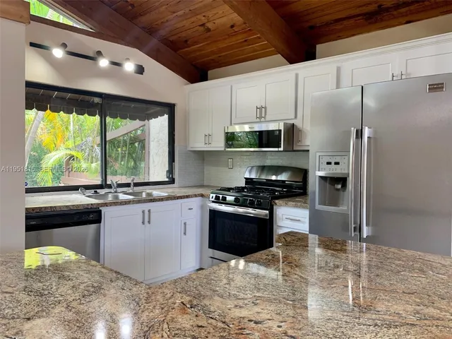 $2,700 | 11318 Southwest 114th Cir Terrace, Miami, FL 33176