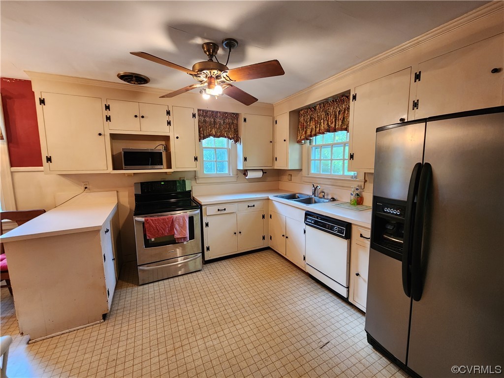 185 Washington Street Boydton, VA 23917 - Photo 16 of 45 a kitchen with granite countertop a refrigerator a sink dishwasher a stove and a microwave oven