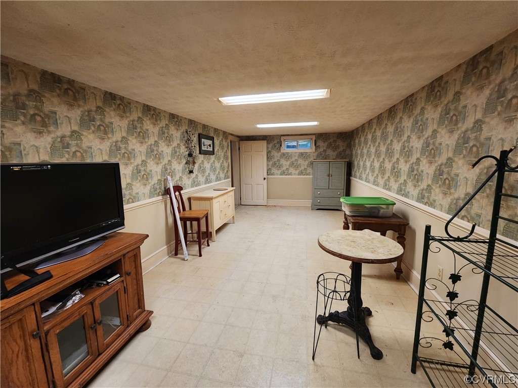 185 Washington Street Boydton, VA 23917 - Photo 32 of 45 a living room with furniture and a flat screen tv