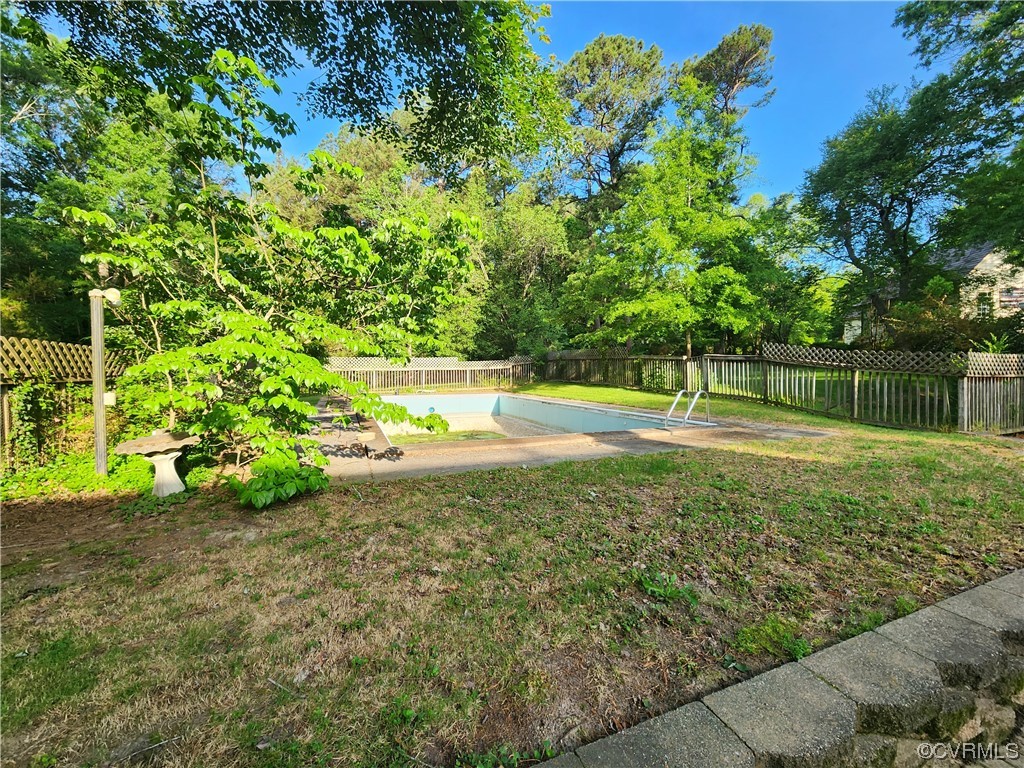 185 Washington Street Boydton, VA 23917 - Photo 45 of 45 a view of a garden with a tree
