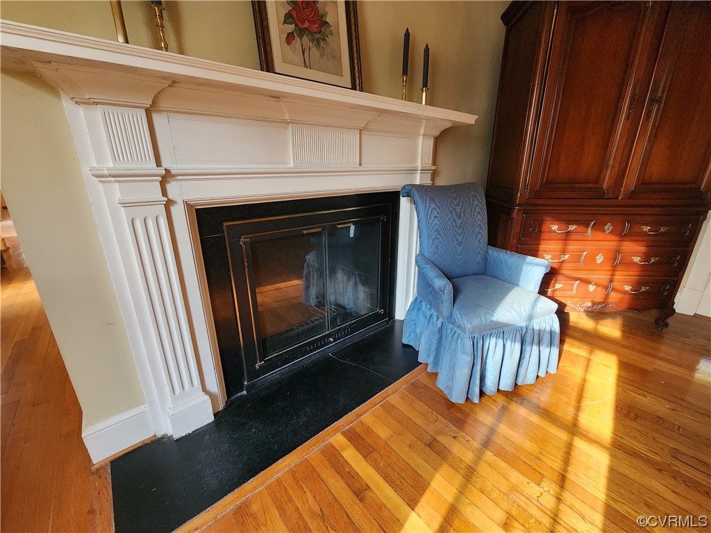 185 Washington Street Boydton, VA 23917 - Photo 10 of 45 a fireplace with window
