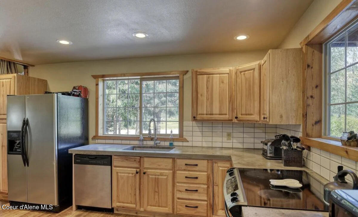 19118 St Joe River Road St. Maries, ID 83861 - Photo 5 of 27 12 Kitchen