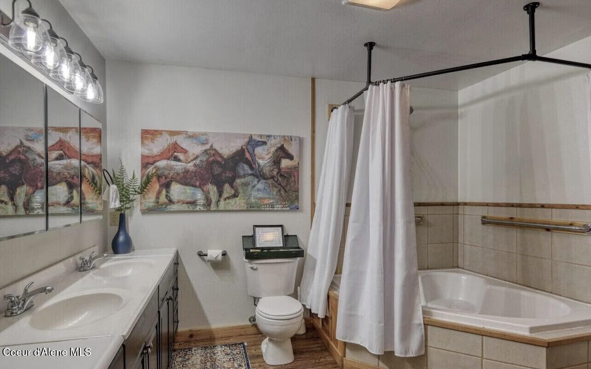 19118 St Joe River Road St. Maries, ID 83861 - Photo 8 of 27 25 Full bathroom on main level