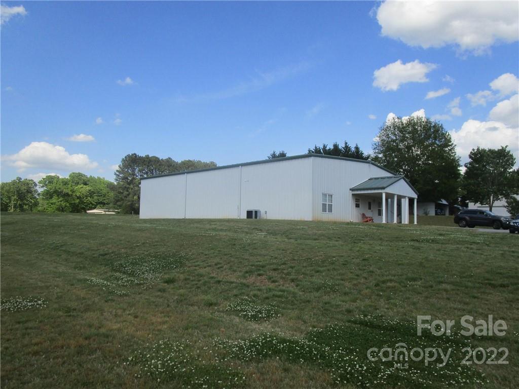 29 Aeronca Road Belton, SC 29627 - Photo 17 of 18 a backyard of a house