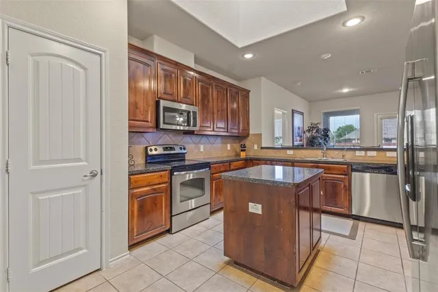 $2,450 | 7709 Black Willow Lane, Arlington, TX 76002