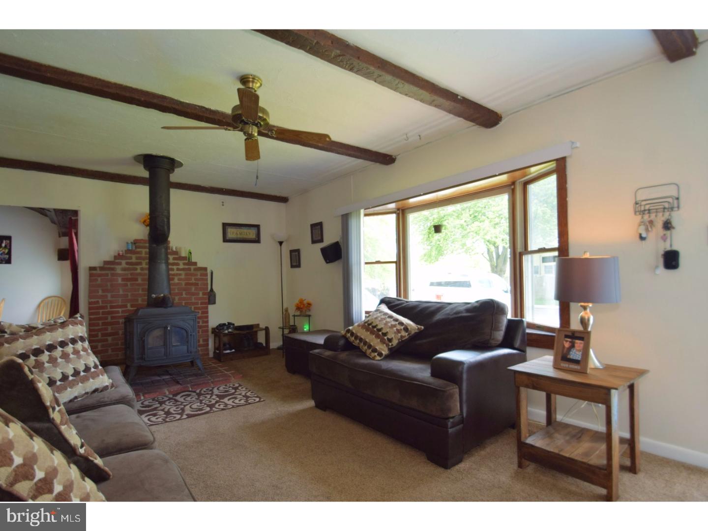 809 Edgemont Road Fairless Hills, PA 19030 - Photo 3 of 23 Living Room