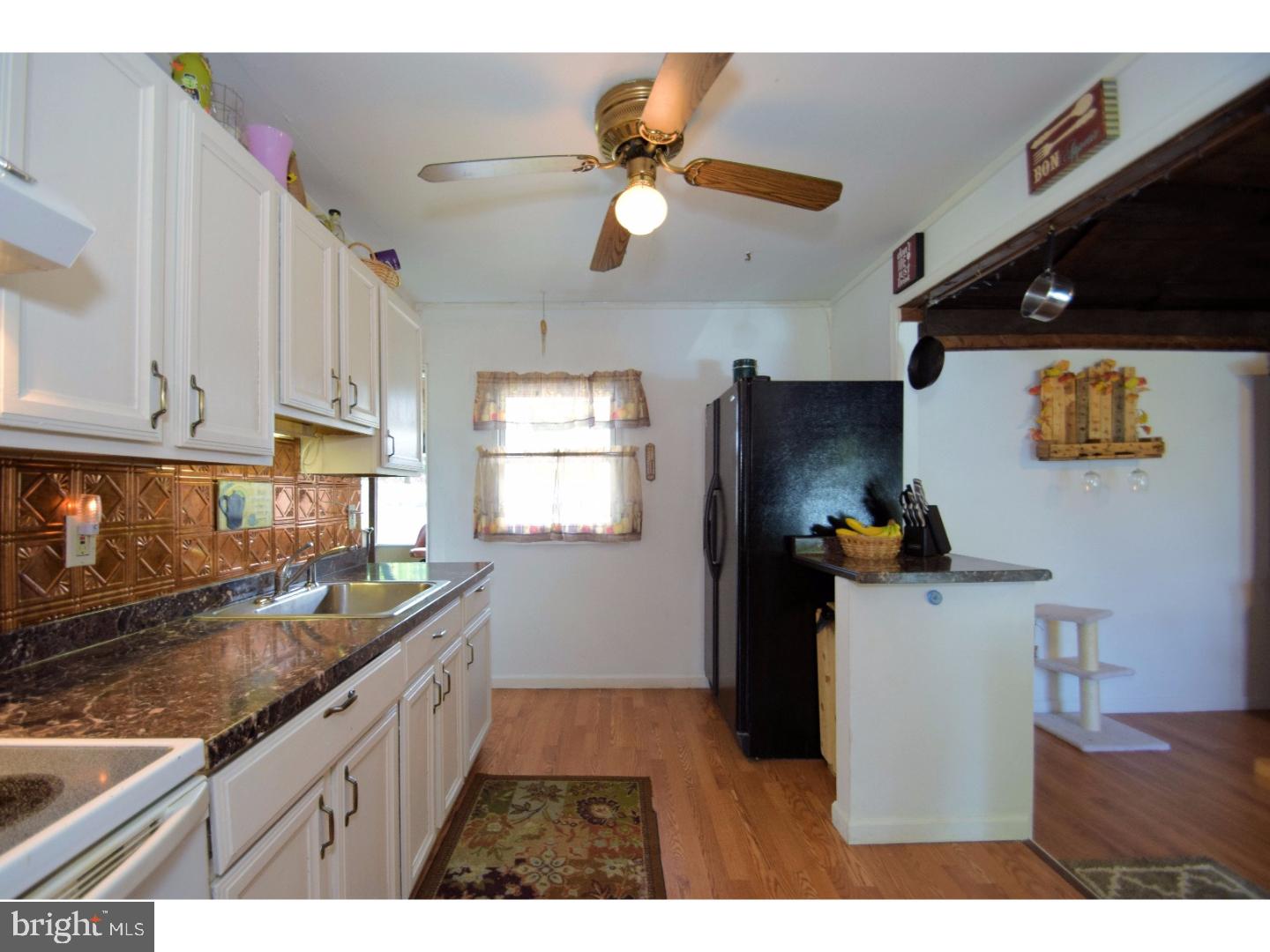 809 Edgemont Road Fairless Hills, PA 19030 - Photo 5 of 23 Kitchen