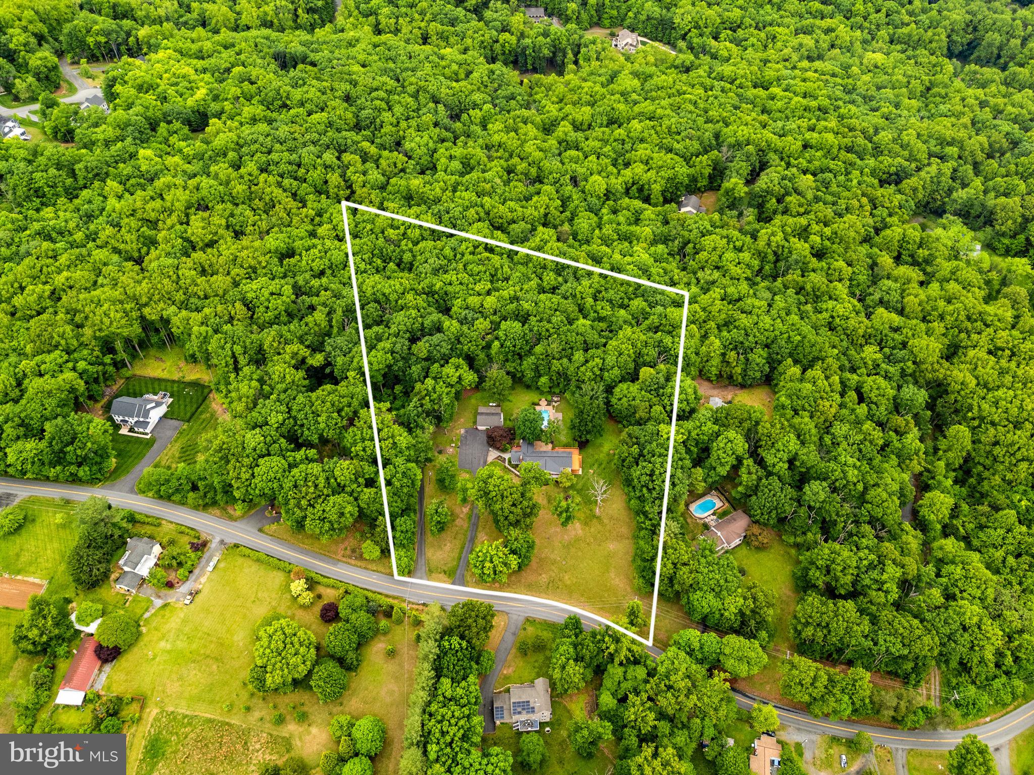 41726 Stumptown Road Leesburg, VA 20176 - Photo 84 of 91 Aerial Birds Eye View w/Boundary Border of 5 Acres