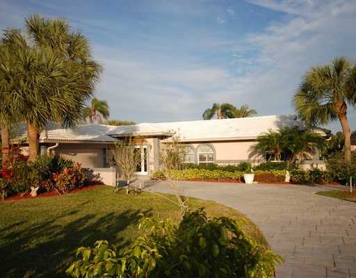 27 Saddleback Road Tequesta, FL 33469 - Photo 1 of 16 Primary Photo