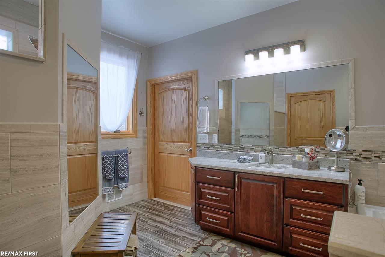 9844 Division Columbus, MI 48063 - Photo 18 of 48 31372147-17.JPG
