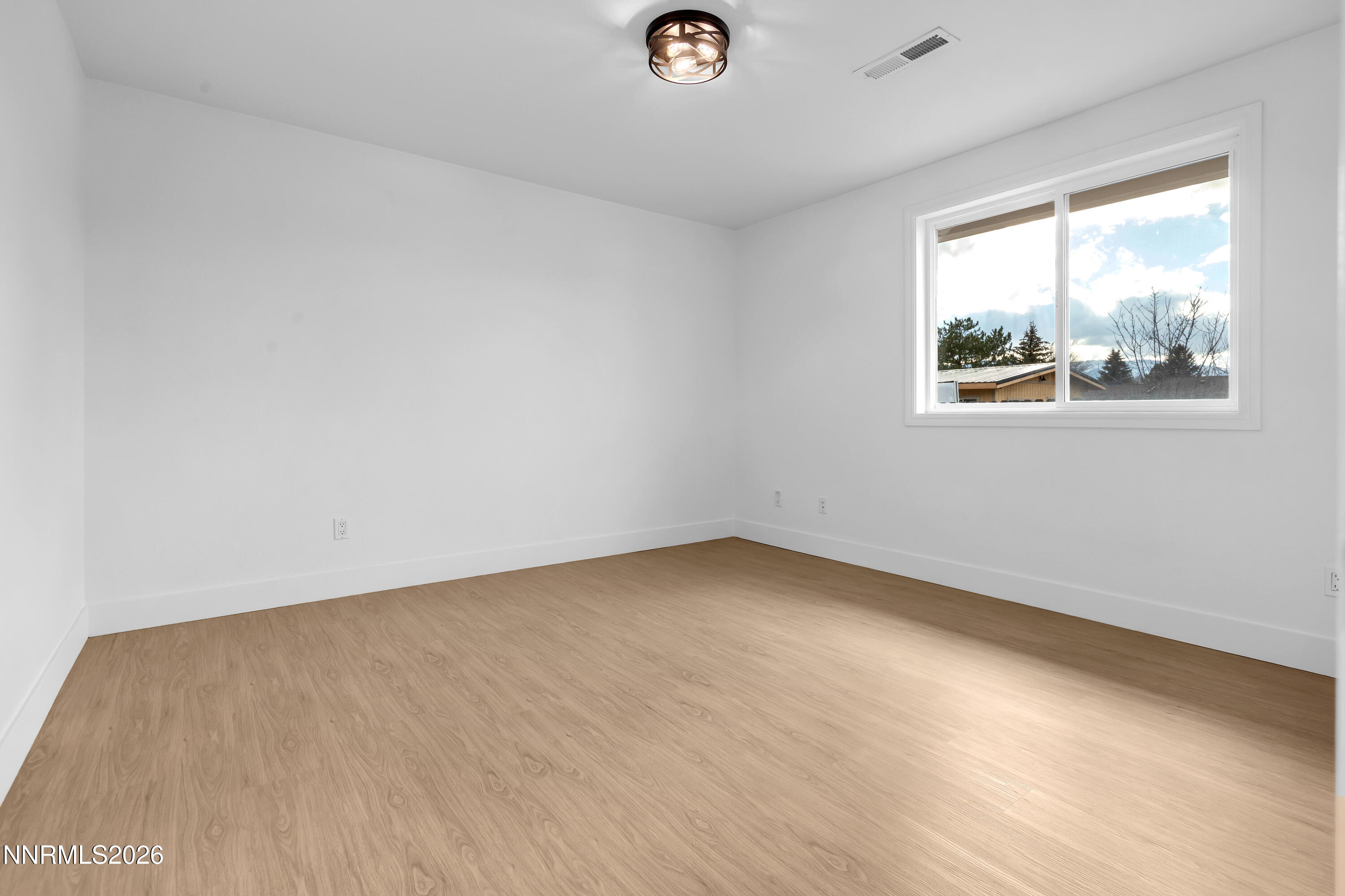 3825 Dyal Court Reno, NV 89508 - Photo 21 of 39 an empty room with window