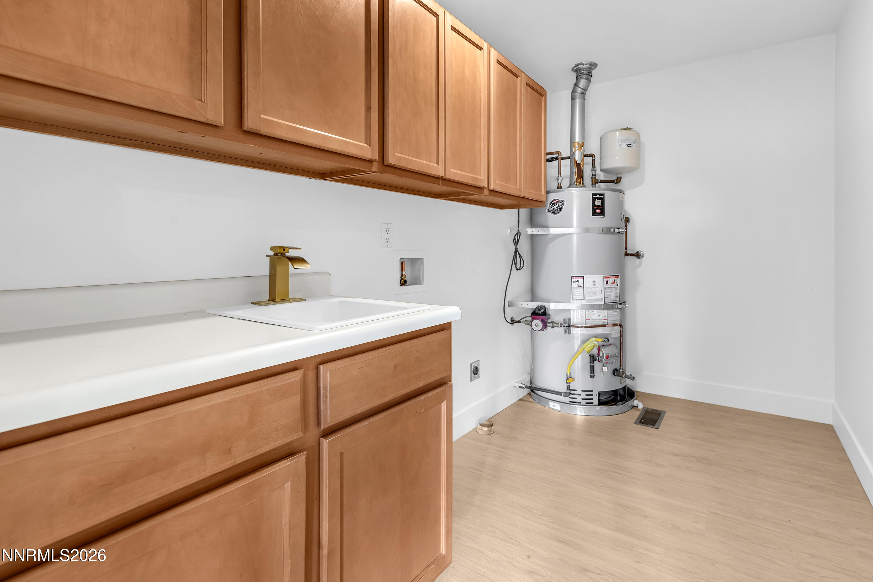 3825 Dyal Court Reno, NV 89508 - Photo 24 of 39 a room with storage