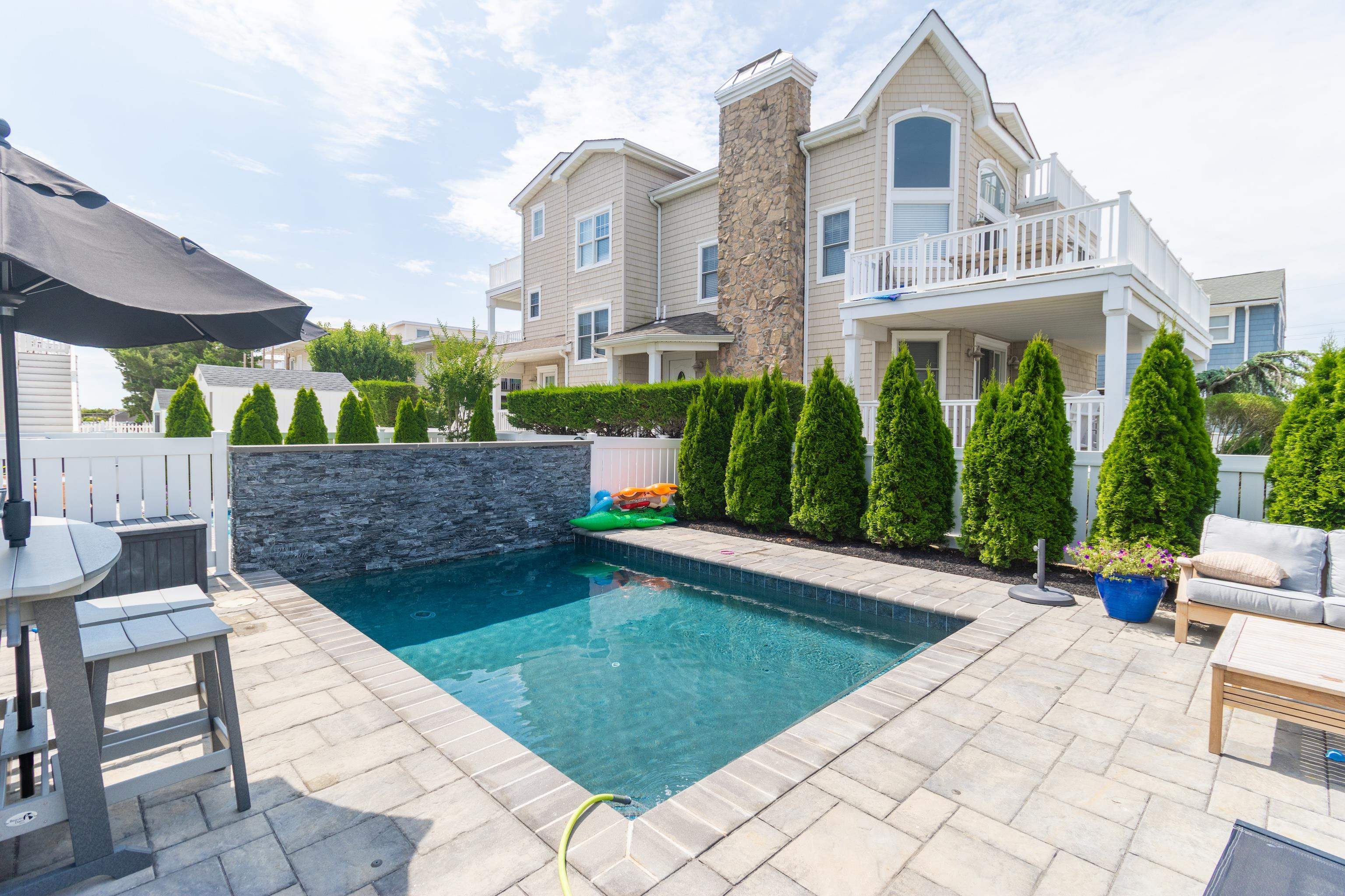 8 East 27th, Unit WEST Avalon, NJ 08202 - Photo 31 of 32 a front view of a house with garden